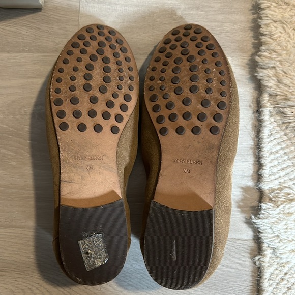 Tory Burch suede ballet loafers size 8 in the color “river rock”. Barely worn. - Picture 7 of 9